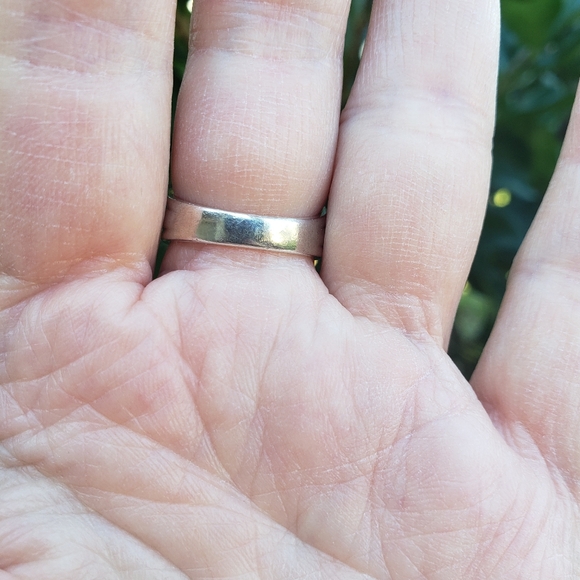 Oval Gemstone & Marcasite Ring - Picture 9 of 12